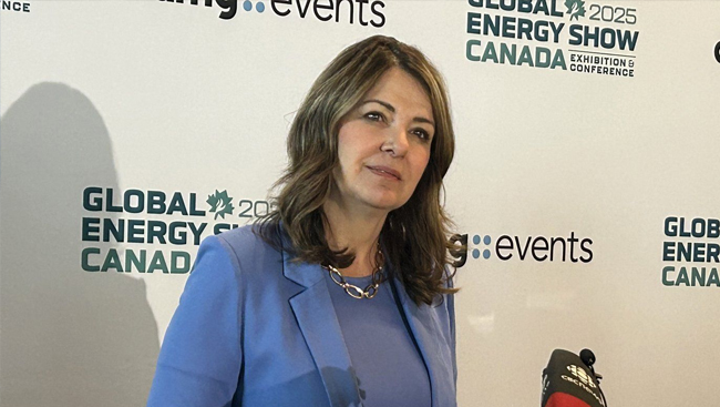 Alberta premier says province is looking to entice private-sector pipeline builder